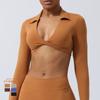 Top deportivo sexy de cuello de solapa color nude con torsión, que expone el ombligo, ropa de yoga con almohadilla en el pecho, camiseta de manga larga para entrenamiento en interiores y fitness