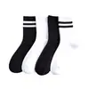 Calcetines para amantes de la marea ins calcetines casuales deportivos blancos y negros calcetines a rayas hombres y mujeres dos rayas estilo académico calcetines de tubo al por mayor