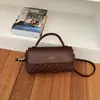 Bolso de mano transfronterizo para mujer 2026 nuevo estilo retro moda tejido patrón bolsa tote versátil hombro bandolera bolso cuadrado pequeño venta al por mayor