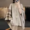 Outono Inverno 2026 Novo Grande Xale Cachecol de Lã Sintética Bloqueio de Cores Estilo Retrô Manto de Caxemira Peça de Roupa Externa Capa Feminina