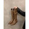 Botas Western Cowboy Pontudas Marrons Retrô de Cano Médio com Boca em V para Mulheres Primavera, Outono e Inverno 2025