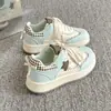Tênis de treino retrô de nicho alemão para mulheres, novo modelo primavera e outono de 2026, tênis casuais respiráveis, sapatos brancos