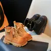 Botas de Cano Curto Macias Estilo Retrô para Meninas Verão 2025 Novas Botas de Couro Crianças de Tamanho Médio e Grande Meninos Botas Martin Casuais da Moda