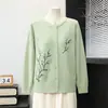 Camiseta básica de punto para mujeres de mediana edad y mayores, cuello redondo, suéter fino de primavera y otoño para madres, chaqueta cárdigan bordada para abuelas