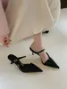 Elegantes mules de punta color blanco roto para mujer, adecuados para usar en exteriores, con tacones finos altos