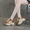 Zapatos Blancos de Suela Gruesa Otoño 2026 con Cordones Versátiles Zapatillas Clásicas