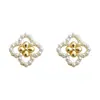 Mini Aretes Pequeños de Flor de Cuatro Hojas con Perla para Mujer Niche Aretes Dulces Elegantes Coreanos Ins de Alta Gama Joyería para la Oreja