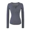 Camiseta Listrada Manga Longa Slim Fit Gola Meia-Aberta Estilo Coreano Retrô para Mulheres Outono/Inverno Camada Interna Design Moderno Top Base Modelador
