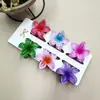 Clipes de Cabelo Coloridos de Flor de Plumeria de 4cm Mais Vendidos na Europa e América, Grampos de Cabelo Florais Transfronteiriços, Acessórios de Cabelo da Moda para Festas na Parte de Trás da Cabeça