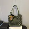 Bolsa de mão retrô com bolinhas para mulheres, nova bolsa de ombro casual para o outono/inverno de 2026, grande capacidade, bolsa tote versátil
