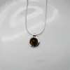 Collar de Piedra Ojo de Tigre Plata de Ley S925 Colgante Redondo Otoño e Invierno 2025 Nuevo Maillard Cadena para Clavícula 0719A