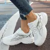 Zapatos deportivos casuales de malla transpirable para todas las estaciones, suela gruesa, cordones, talla grande, para estudiantes, zapatos bajos cómodos de un solo color