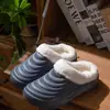 Pantuflas de algodón impermeables para mujer, nuevo diseño para pareja, para usar fuera de casa, con forro de terciopelo cálido, suela gruesa antideslizante, conjunto de pantuflas tipo concha para hombre, otoño e invierno