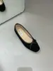 Sapatos Femininos da Coleção Primeiro Encontro: Design de Nicho com Detalhe de Laço, Ideal para o Dia a Dia, Coleção Outono 2026, Sola Macia para Conforto ao Usar, Sapatilhas