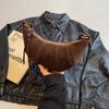 Bolsa de Axila Fashion e Versátil 2025 Nova Retrô Couro Nobuck Croissant Estilo Popular Quente Bolsa Transversal de Ombro Único