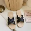 Nuevas Sandalias de Verano Pantuflas Ropa de Casa Usables Exteriores Antideslizantes Suela Suave Resistentes al Desgaste Celebridad de Internet Lindas Chanclas de Playa para Mujer Venta al por Mayor