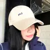 Gorra de Béisbol Suave con Bordado de Letra Simple para Mujer Estilo Nuevo de Principios de Otoño Visera Ancha Visera de Mayor Profundidad