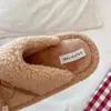 Pantuflas de felpa al por mayor para otoño e invierno para mujer, con un lindo diseño de lazo, adecuadas para usar en interiores, proporcionando calidez y con una suela suave y antideslizante