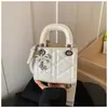 Nuevo bolso de mano de rombos transfronterizo, bolso cuadrado pequeño de lujo ligero y elegante, versátil para el trabajo, bolso de hombro y cruzado inspirado en Chanel