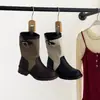 Nuevos Zapatos de Mujer Otoño 2026 de Tiendas Físicas: Botines Cortos de Estilo Europeo con Punta Redonda, Tacón Grueso, Hebilla y Slip-On, Botas de Caballero de Moda
