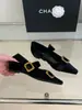 Zapatos Mary Jane de Terciopelo con Hebilla Cuadrada y Punta Baja para Mujeres Pequeñas, Estilo Elegante y Suave, Adecuados para Combinar con Vestidos, para Ir al Trabajo y Diseño de Punta Fina