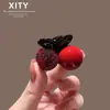 Moderna Pinza Pequeña de Cereza Roja con Exquisito Adorno de Pedrería para la Frente y el Lado, Nueva Versátil Pinza para Flequillo 2026