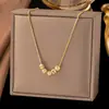 [Collar + Pulsera] Estilo Francés Ins de Lujo Accesible Cadena para Clavícula de Corazón Estilo Dulce Collar de Acero de Titanio con Borla de Corazón de Melocotón para Mujer