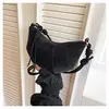 Bolso Croissant de Nicho Nuevo para Invierno 2025 para Mujer, Lindo y Casual, Bolso Cruzado Simple Tipo Dumpling para el Viaje Diario y Almacenamiento del Teléfono