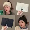 Faixa de Cabeça de Tricô para Esportes de Inverno 2025 Novo Estilo Protetor de Testa Faixa Quente Faixa de Cabelo Lenço de Cabeça Feminino de Aba Larga para Proteger do Frio