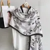 Lenço Quadrado de Algodão e Linho com Estampa JM Sketch Simples Temperamento Artístico Lenço de Seda Uso Diário Decoração Lenço de Proteção Solar Disponível em Vendas Transfronteiriças