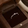 Anillo Geométrico Hueco de Plata de Ley s925 Estilo Coreano Simple Diamantes Brillantes Moda Exquisita Versátil Temperamento Diseño Abierto Anillo para Dedo