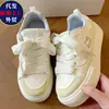 Tênis Novos Fofos Tendência Sola Grossa para Mulheres Primavera 2026, Sapatos Brancos de Nicho para Estudantes, Tênis Esportivos Casuais Respiráveis