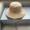 Chapéu de pescador JACQUEMUS de aba larga, mesmo estilo da Hyuna, para férias, com cordão pendurado e borda de pelo, proteção solar, chapéu de sol feminino