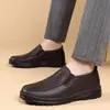 Sapatos masculinos de algodão para inverno transfronteiriços, forrados com pelúcia, espessados, quentes, de couro, slip-on casuais, versáteis para exterior à prova de frio