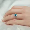 Anillo de Plata de Ley S925 con Diamante para Mujer, Moderno y Versátil, Brazo Retorcido Incrustado de Diamantes, Anillo de Seis Garras con Moissanita de 2 Quilates