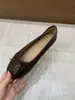 Sapatilhas Femininas 2026 para Uso Externo, Sapatos Vermelhos Retrô Franceses, Sapatos Rasos Macios de Couro com Laço, Sapatos de Vovó