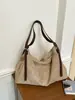 Nova bolsa tote de camurça 2025, moderna e versátil para mulheres, grande capacidade, adequada para o trajeto diário, pode ser carregada como bolsa de ombro ou bolsa transversal, design simples