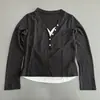 Camiseta estilosa de outono nova, com visual de duas peças, decote V, botões, manga longa, respirável, para mulheres, top casual solto, modelador, com blocos de cor