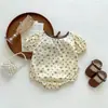 Macacão de Bebê Leve de Verão Macacão Floral de Manga Curta para Menina com Laço Estiloso Estilo Coreano Macacão Triângulo