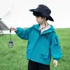 Cortavientos tres en uno desmontable para niños, colección de otoño 2026, nueva prenda exterior de primavera/otoño para niños, chaqueta de exterior para bebé