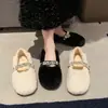 Colección otoño e invierno 2026: Zapatos planos de mujer sin cordones, con un diseño mullido en forma de frijol, con una cálida construcción de algodón forrada de felpa y suela gruesa.