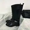 Botas de Montaria Super Macias de Couro de Vaca com Fivela de Metal Salto Bloco Altas até o Joelho para Mulheres Emagrecimento Versátil Bico Redondo Estilo Britânico Botas de Cowboy Ocidentais