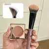 Nuevo Pincel de Maquillaje Portátil: Brocha para Rubor Pequeña en Forma de Escoba, Brocha Angulada para Difuminar, Brocha Portátil para Rubor en Crema, Contorno en Polvo