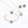 Collar y pulsera con colgante de cuatro piezas de flor de ciruelo de fritillaria negra de doble cara CDD, anillo y trébol de cuatro hojas, suministro de comercio exterior