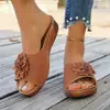 Bai Zhenhe Verão 2026 Novo Tamanho Grande 36-45 Chinelos de Exterior Sapatos Femininos Chinelos Sandálias Florais da Moda Sola Grossa