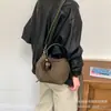 Bolsa tipo balde retrô para mulheres, nova coleção 2026, elegante e prática para o dia a dia, com material de camurça de alta qualidade e um design casual e moderno