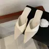 Mules Chuyuji estilo francés de ante con retazos, punta fina y tacón de gato 2026, nuevo estilo versátil simple para commuting con tacones finos