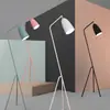 Lámpara de pie de diseño posmoderno estilo nórdico simple con trípode de hierro forjado para estudio, sala de estar, dormitorio, lámpara de pie decorativa
