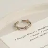 Anel Dourado com Renda e Strass no Mesmo Estilo de Blogueira para Mulheres Retrô Francês Aberto Ajustável Pequeno Nicho Sensação de Alto Padrão Índice Levemente Luxuoso