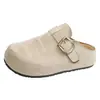 Sapatos femininos slip-on retrô marrons de sola grossa e bico fechado, novo modelo 2026, slip-on estilo Birkenstock que aumenta a altura, chinelos preguiçosos de meio pé